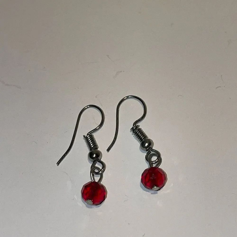 2 sets of earrings - Picture 2 of 4